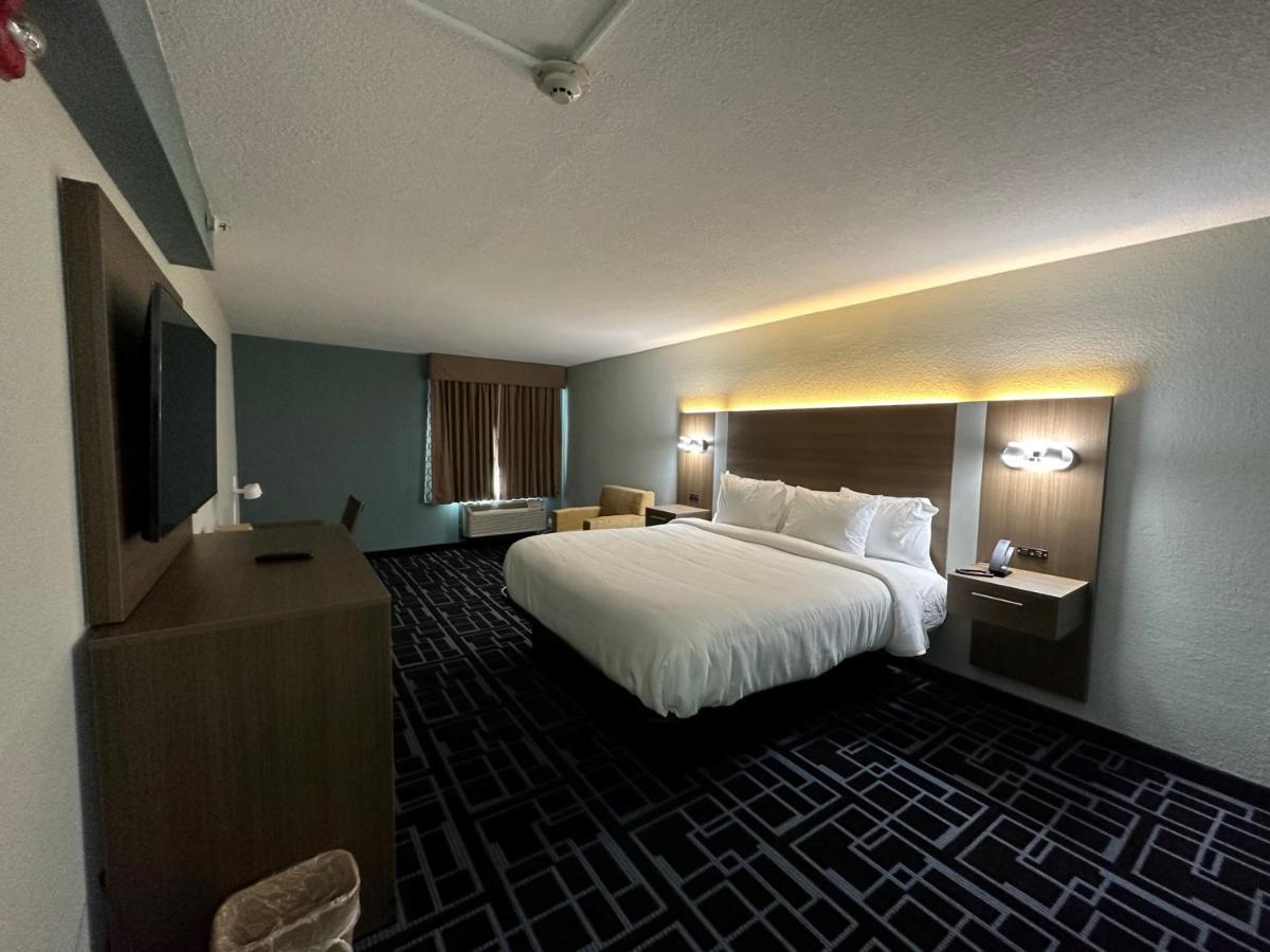 Baymont By Wyndham Chattanooga Eastridge Hotel 2*